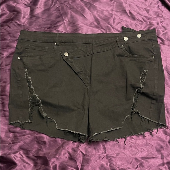 Pants - Chic Black Distressed Women's Jean Shorts